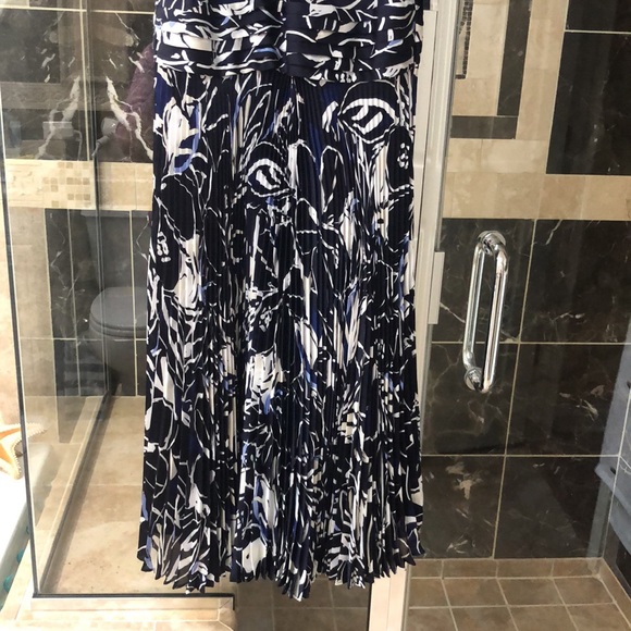 Ralph Lauren dress, size 8, navy/ivory in navy/ivory in color. - Picture 4 of 8